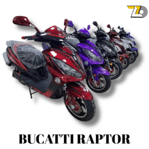 Moto eléctrica Bucatti Raptor 3000W negra con luces LED encendidas, sobre un fondo urbano moderno