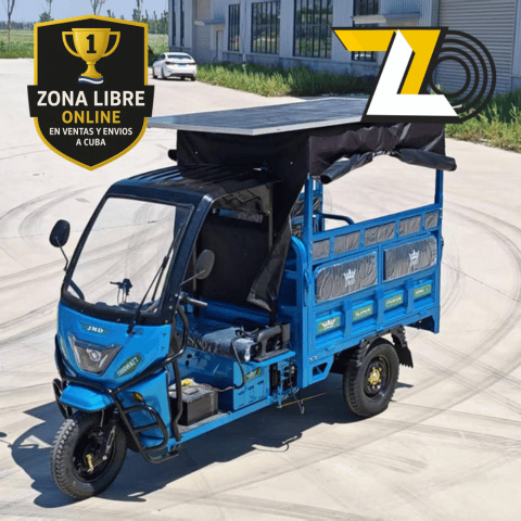 Triciclo eléctrico híbrido JMD con panel solar, GPS integrado, cámara trasera y extensor de rango diseñado para transporte y trabajo en Cuba.