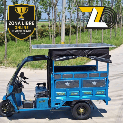 Triciclo eléctrico híbrido JMD con panel solar, GPS integrado, cámara trasera y extensor de rango diseñado para transporte y trabajo en Cuba.