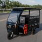 Triciclo eléctrico de carga negro con panel solar de 610 W y capacidad de 1000 kg