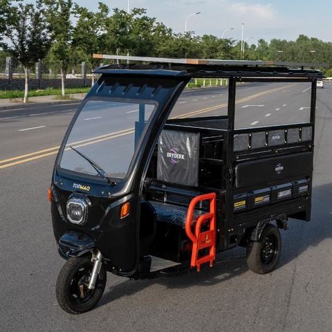 Triciclo eléctrico de carga negro con panel solar de 610 W y capacidad de 1000 kg